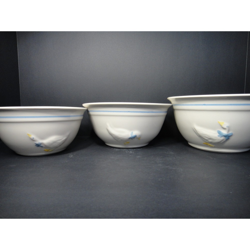 Vintage Interpur Nesting Mixing Bowls Set 3 White Embossed Duck Blue Bow Taiwan